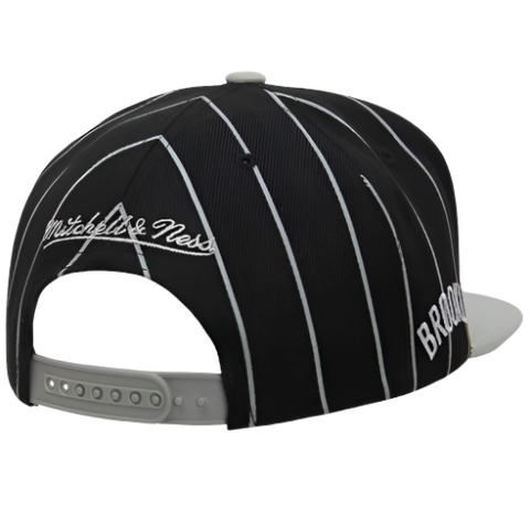 Brooklyn Nets Mitchell & Ness Snapback - Pinstripes